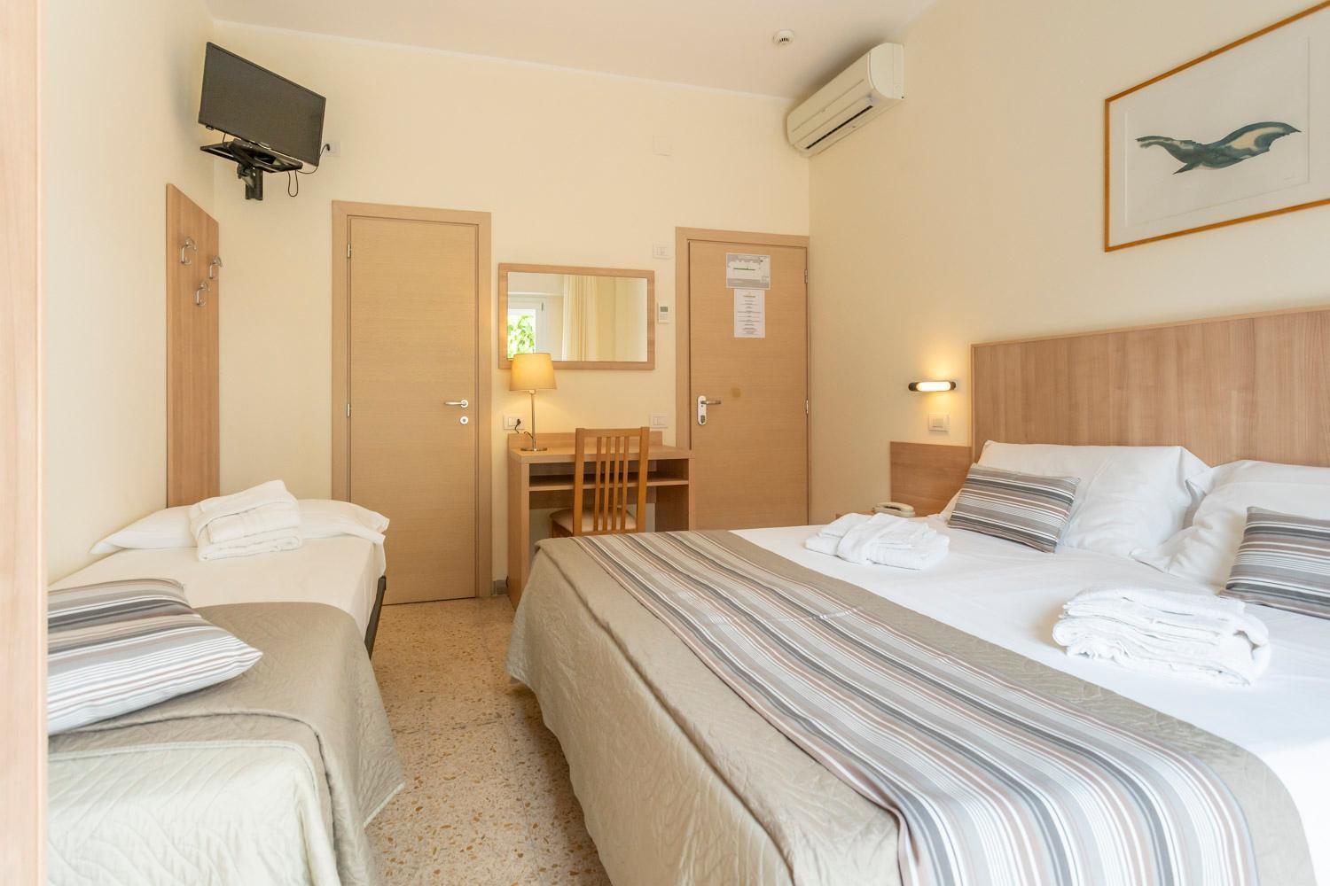 Hotel Cormoran Riccione Exteriör bild